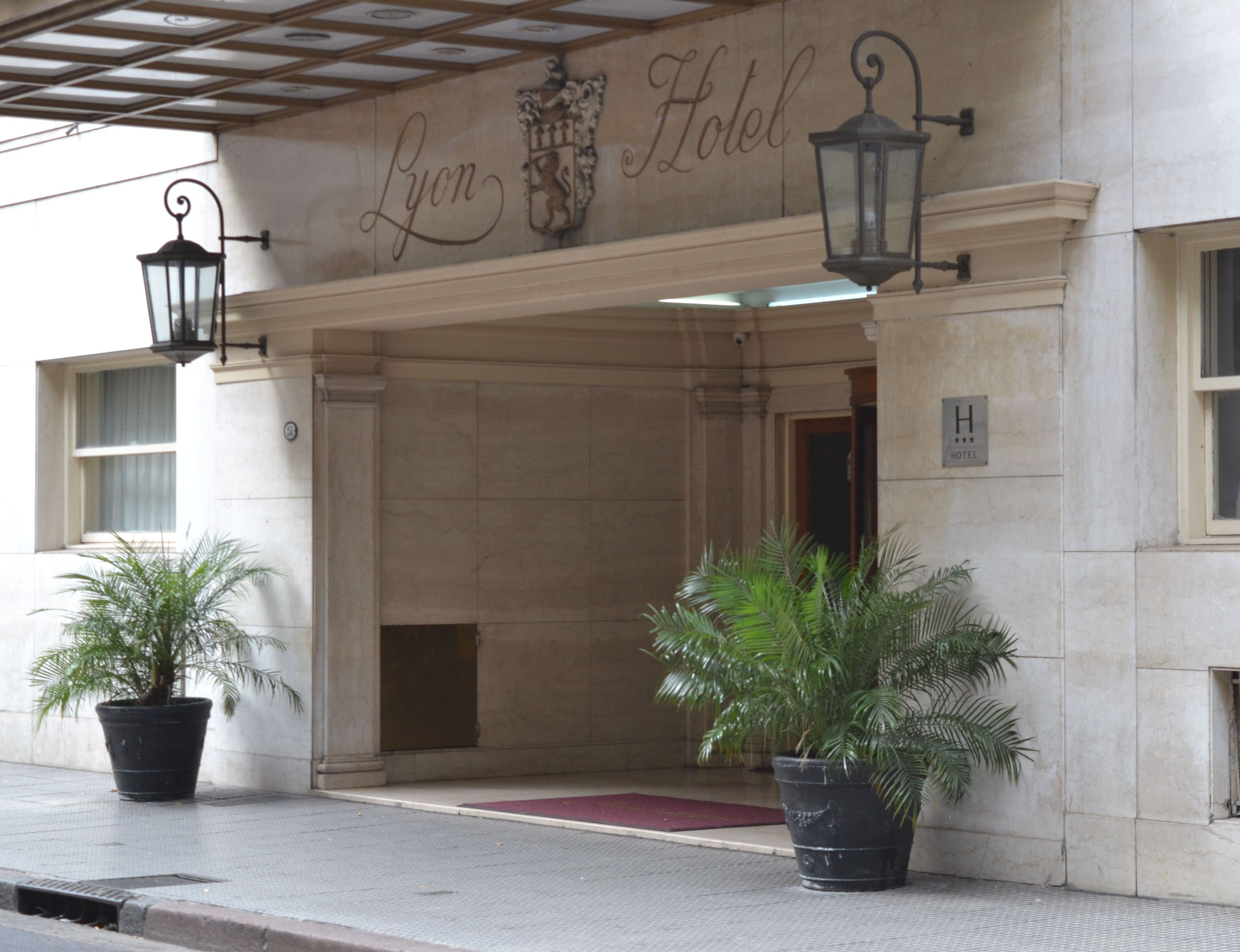 Hotel Lyon - Portada